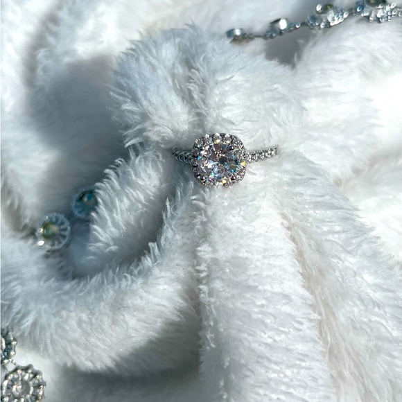 Diamond engagement ring - Picture 5 of 5